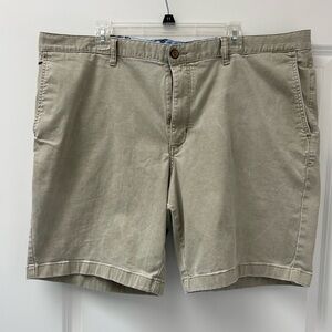 Tommy Bahama Men’s 9-inch khaki shorts. Size 44 Regular.